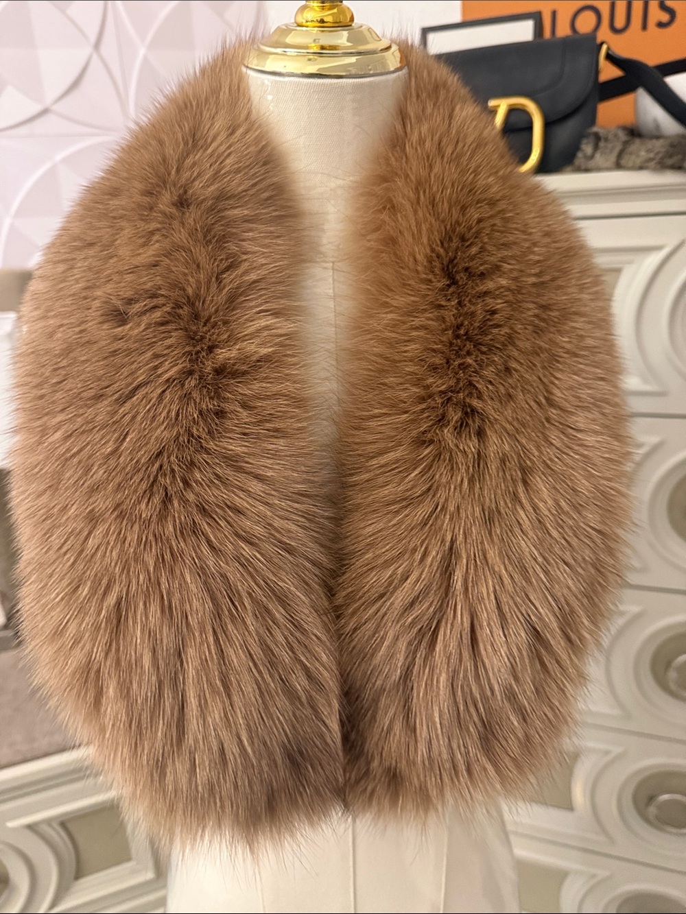 Saga Fox fur clip on collar